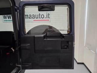 LAND ROVER Defender usata, con Bracciolo