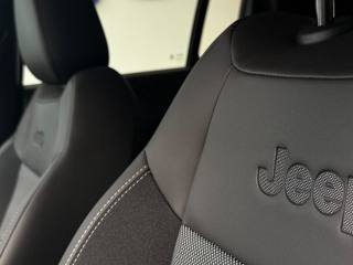 JEEP Avenger usata, con Isofix