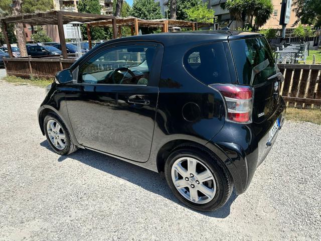 TOYOTA iQ usata, con Autoradio