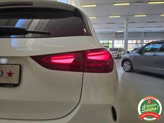 MERCEDES-BENZ GLA 200 usata, con Luci diurne LED