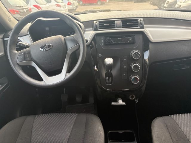 MAHINDRA KUV100 usata, con Autoradio