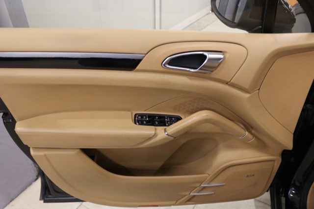 PORSCHE Cayenne usata, con Sistema di navigazione