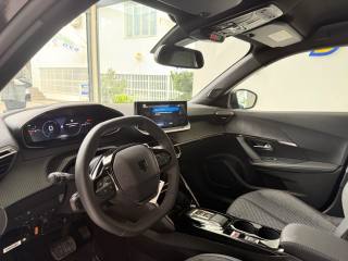 PEUGEOT 2008 usata, con Sistema di navigazione