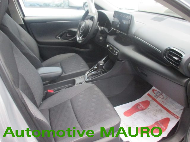 TOYOTA Yaris usata, con Bracciolo