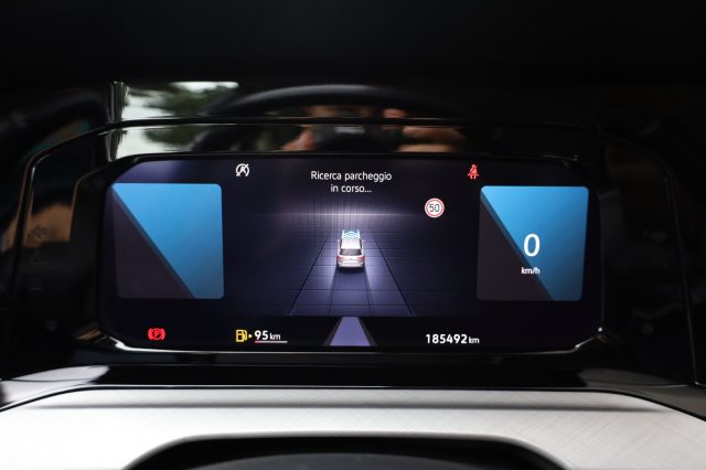 VOLKSWAGEN Golf Variant usata, con Apple CarPlay