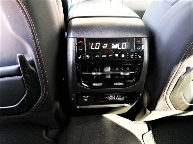 JEEP Grand Cherokee usata, con Leve al volante