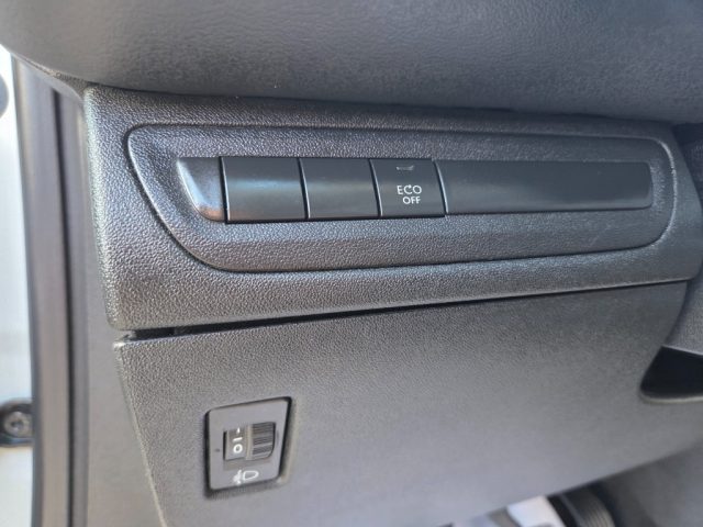 PEUGEOT 208 usata, con USB