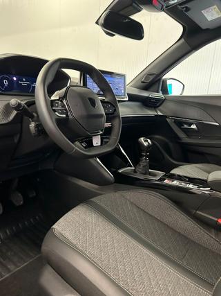 PEUGEOT 2008 usata, con Volante in pelle
