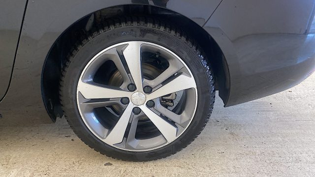 PEUGEOT 308 usata, con Leve al volante