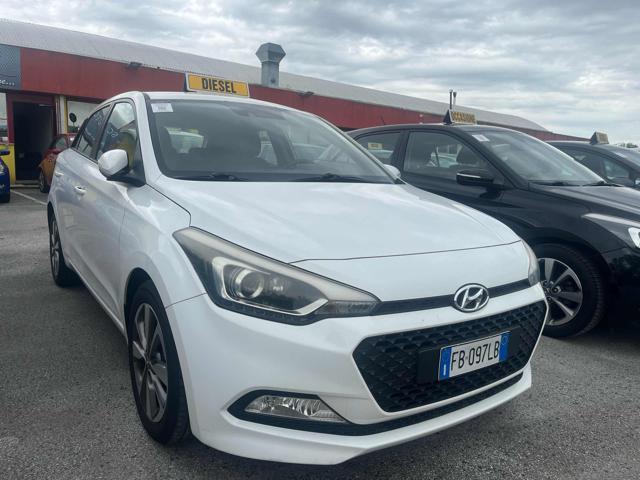 HYUNDAI i20 usata, con Airbag