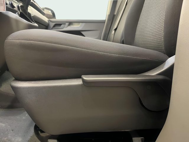 VOLKSWAGEN Caravelle usata 32