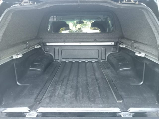 NISSAN Navara usata, con Gancio traino
