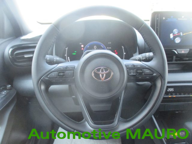 TOYOTA Yaris usata, con Fari LED