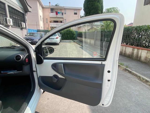 TOYOTA Aygo usata 16
