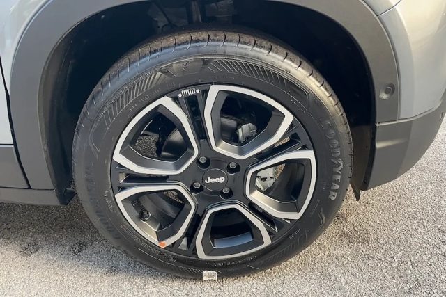 JEEP Avenger usata, con Autoradio