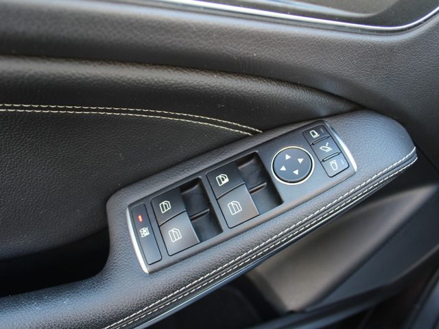 MERCEDES-BENZ GLA 180 usata, con Kit antipanne