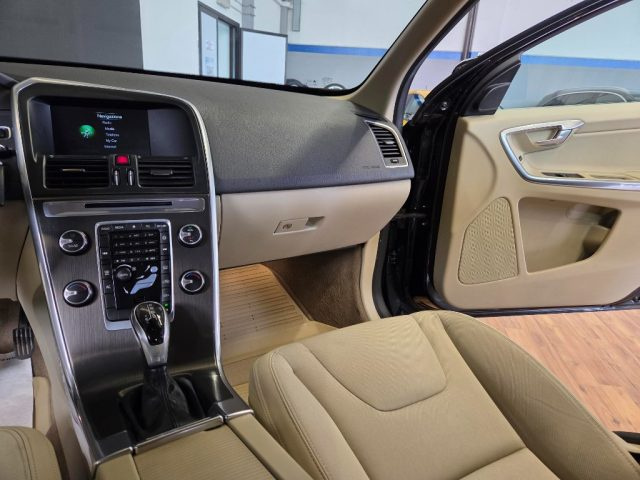 VOLVO XC60 usata, con Specchietti laterali elettrici