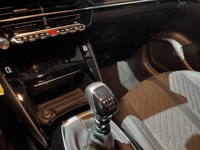 PEUGEOT 208 usata, con USB