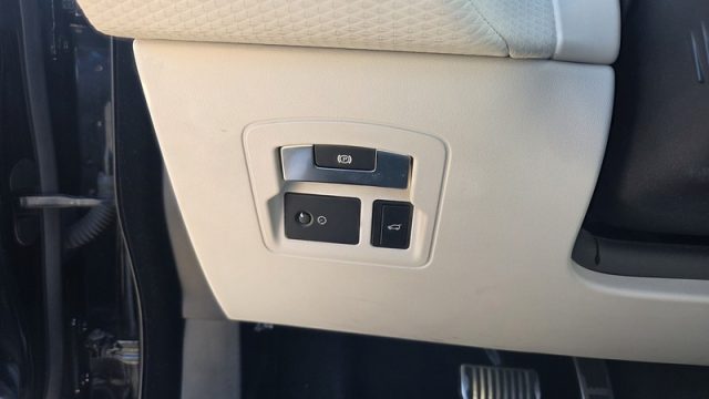 LAND ROVER Range Rover Velar usata, con USB