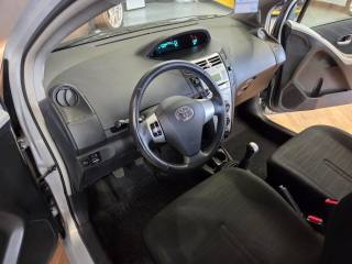 TOYOTA Yaris usata, con Airbag testa