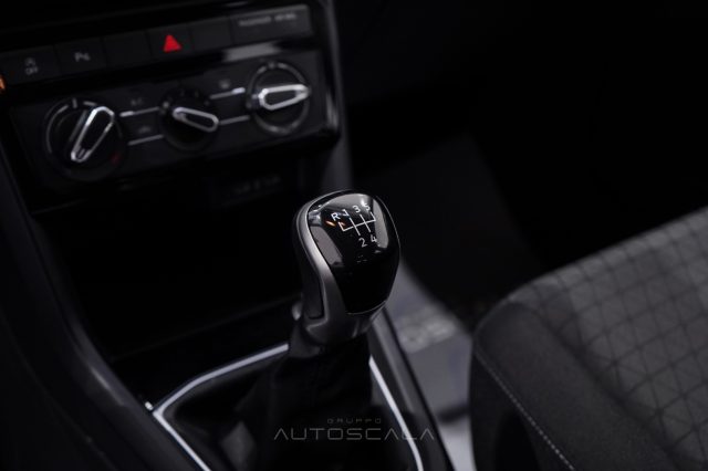 VOLKSWAGEN T-Cross usata, con USB
