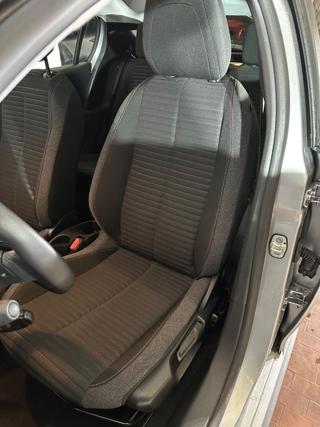 PEUGEOT 208 usata, con Volante in pelle