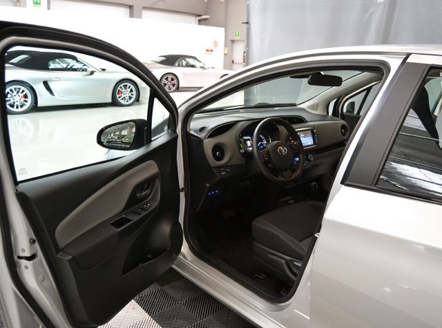 TOYOTA Yaris usata, con Airbag