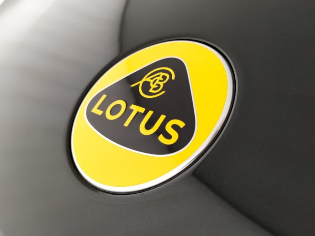 LOTUS Emeya usata, con Autoradio