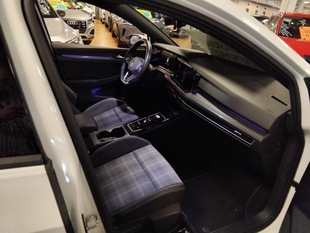 VOLKSWAGEN Golf usata, con Fari LED
