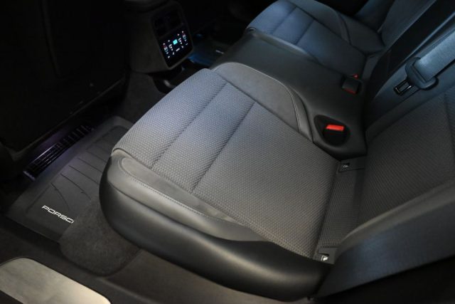 PORSCHE Taycan usata 61