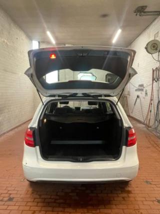 MERCEDES-BENZ B 180 usata, con Fari Xenon