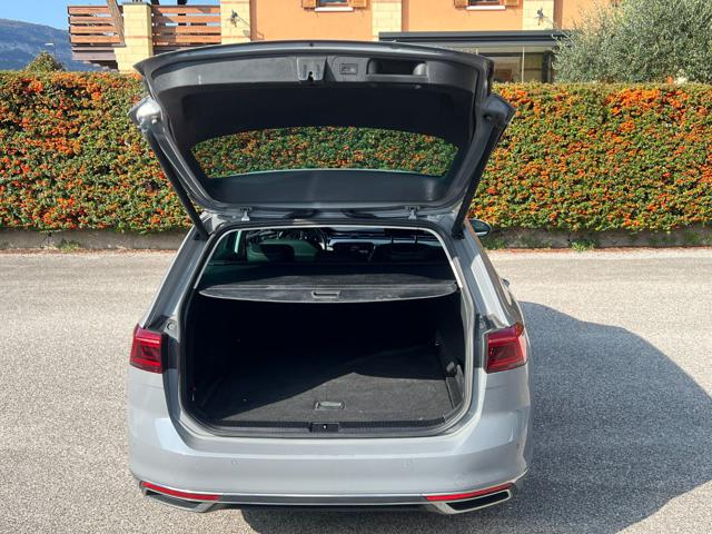 VOLKSWAGEN Passat Variant usata, con ESP