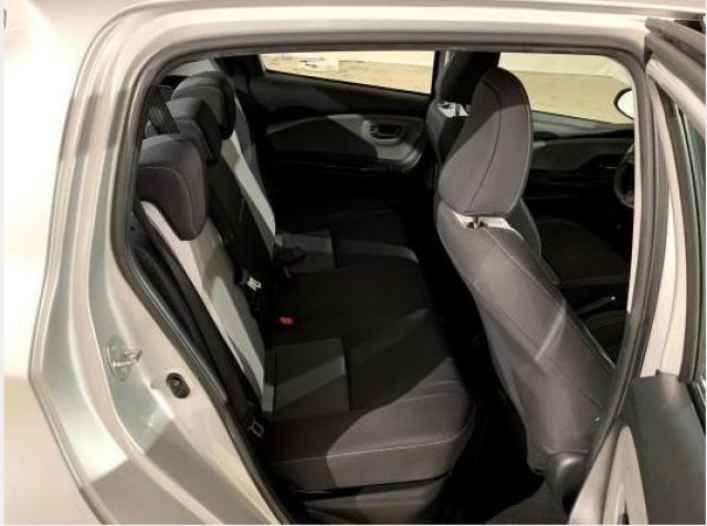 TOYOTA Yaris usata 13