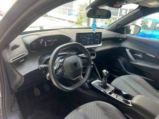 PEUGEOT 2008 usata, con Sistema di navigazione
