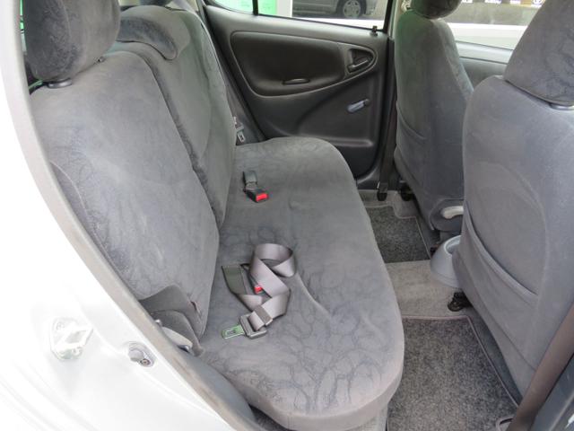 TOYOTA Yaris usata 19