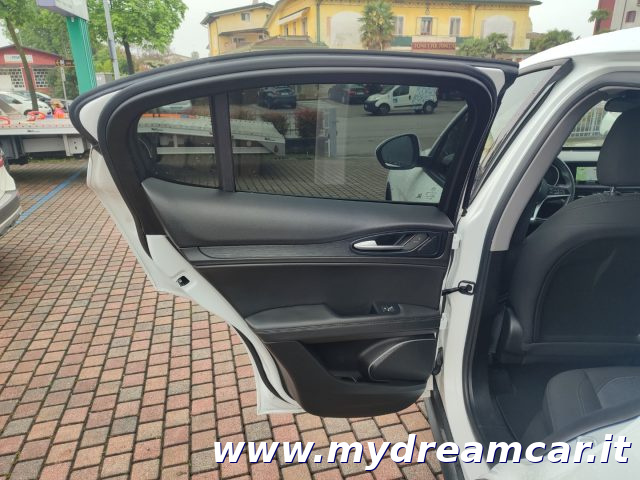 ALFA ROMEO Stelvio usata, con Sensore di luce