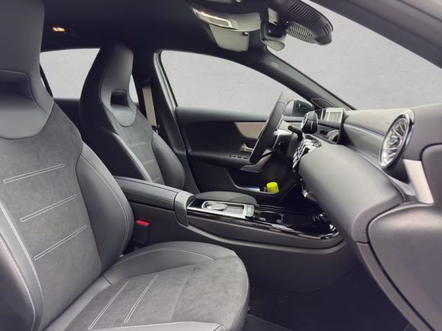 MERCEDES-BENZ A 180 usata, con Interni in pelle