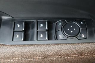 VOLKSWAGEN Amarok usata, con Autoradio
