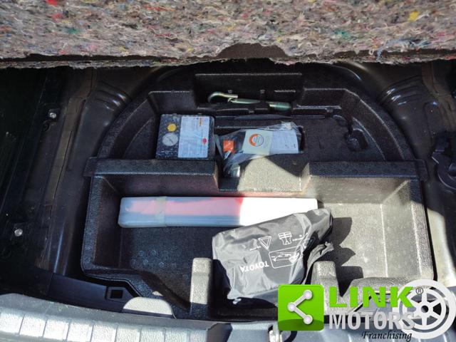 TOYOTA Yaris usata, con Bluetooth
