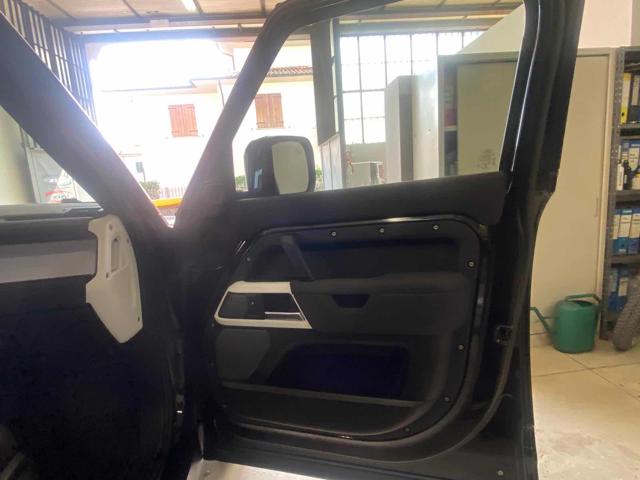 LAND ROVER Defender usata 16