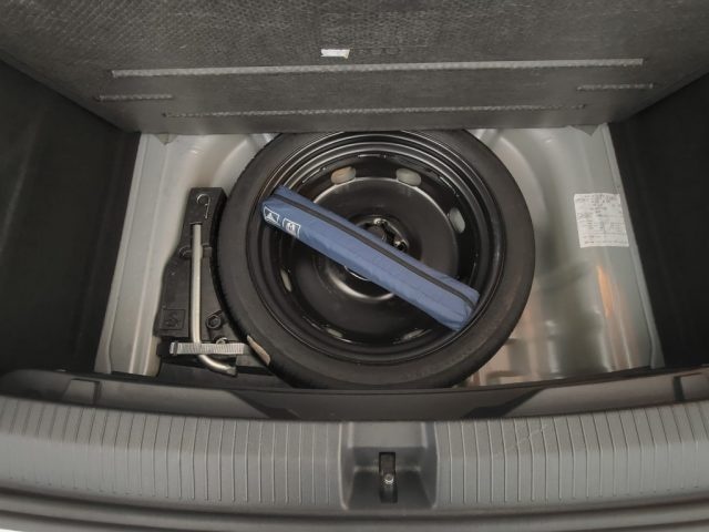 VOLKSWAGEN T-Roc usata, con USB