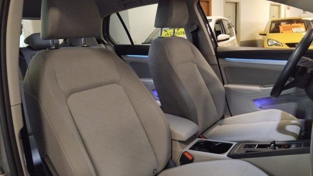 VOLKSWAGEN Golf usata, con Fari LED