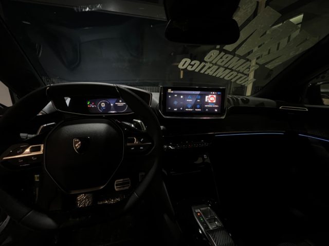 PEUGEOT 2008 usata, con Volante multifunzione