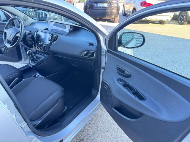 LANCIA Ypsilon usata, con USB