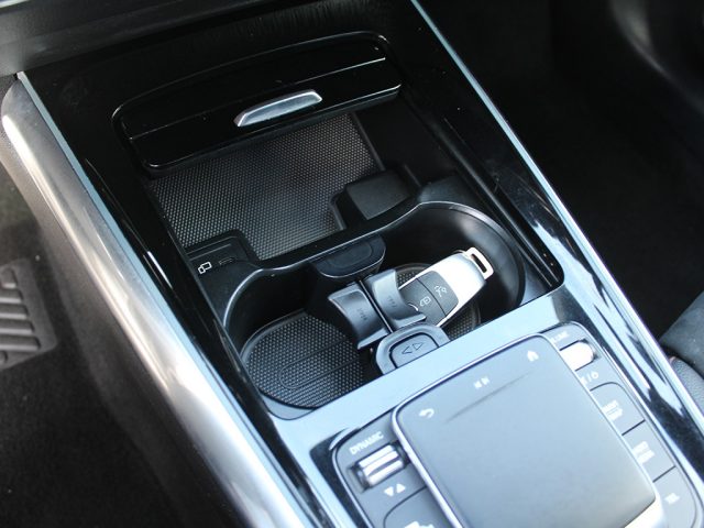 MERCEDES-BENZ GLA 200 usata, con Sensori di parcheggio anteriori