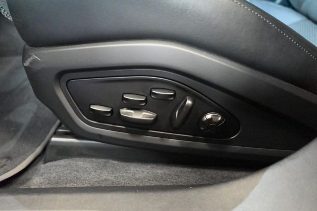 PORSCHE Taycan usata 60