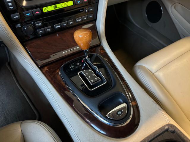 JAGUAR XJ8 usata, con Fari Xenon