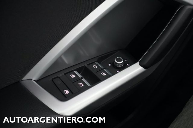 AUDI Q3 usata, con Sensori di parcheggio posteriori