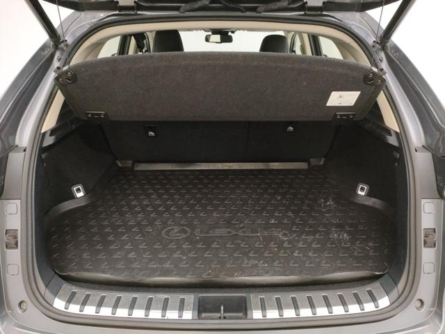 LEXUS NX 300h usata, con Sedili riscaldati
