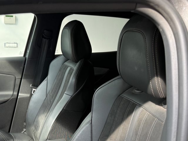 PEUGEOT 3008 usata, con Sensori di parcheggio posteriori